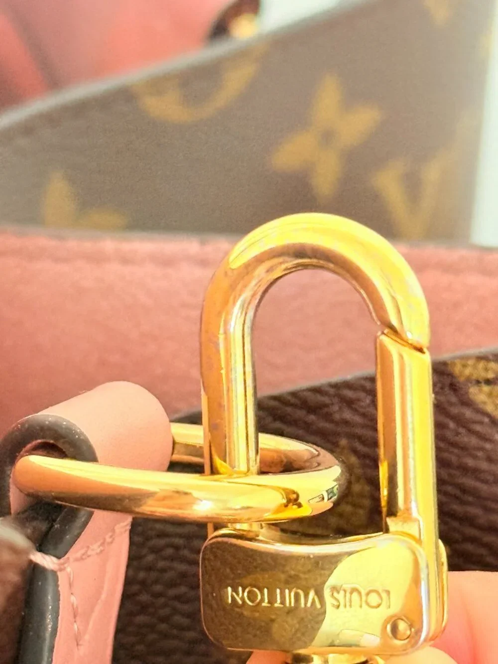 💯Authentic 🌹 Louis Vuitton 🌹 Monogram Neonoe MM Rose Poudre, M44022
